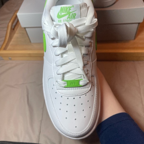 Nike Women’s Air Force 1 ‘07 Action Green and White - Picture 10 of 15